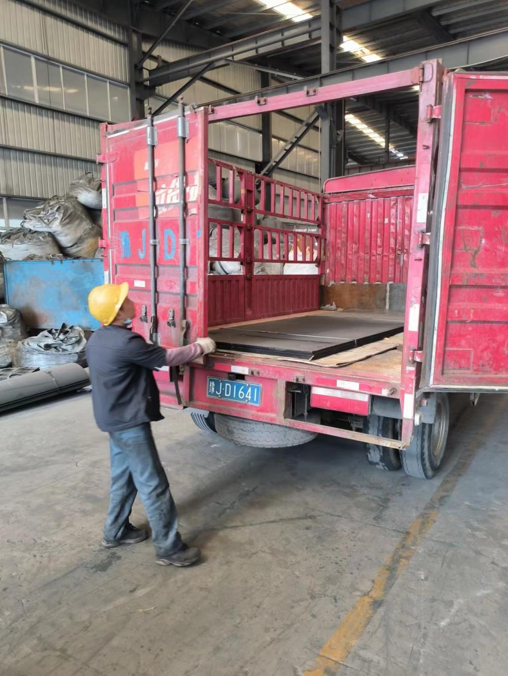 安徽碳化铬耐磨板明弧焊耐磨板